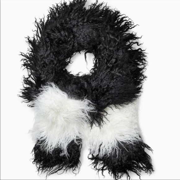 UGG MONGOLIAN POCKET SCARF - Picture 1 of 8